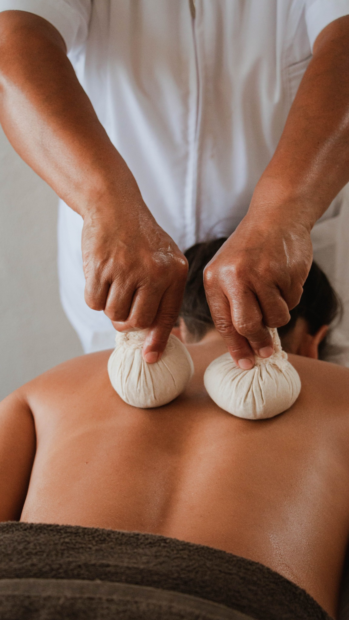 A restorative herbal compress treatment